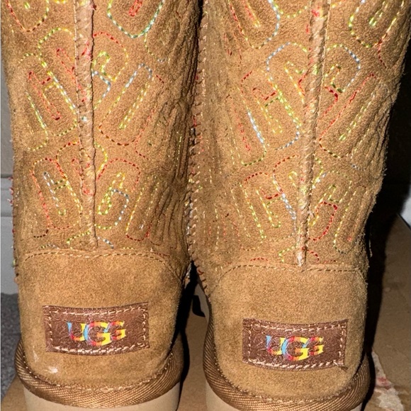 GIRLS UGG GRAPHIC STITCH - Picture 3 of 4